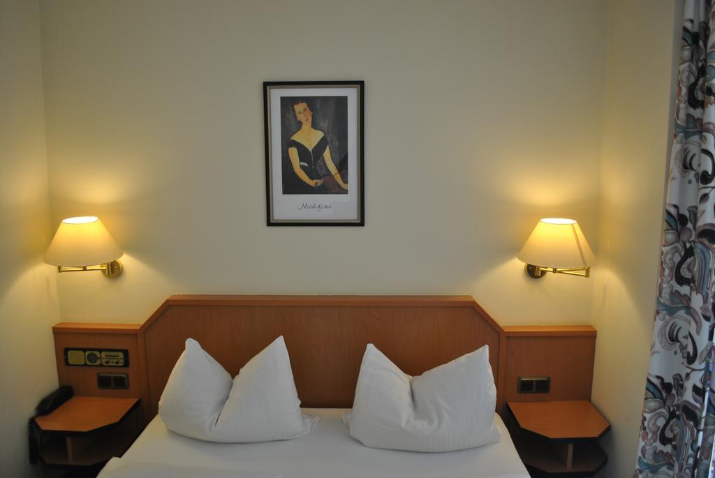 Hotel Garni Am Schaefersberg นีเดิร์นเฮาเซน ห้อง รูปภาพ